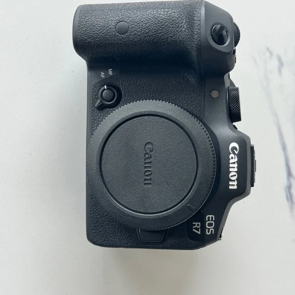 Canon Black Mirrorless Digital Camera R5 - Picture 4 of 7